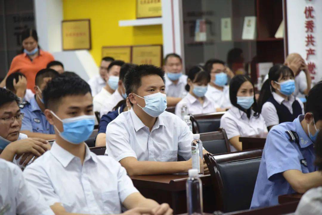 「广州一地调整为中风险」〃凌晨发布!广州四地调整为中风险地区